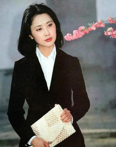 MARRY 八十年代的明星被嘲土气，土气是那个时代的印记，土气也是一种美