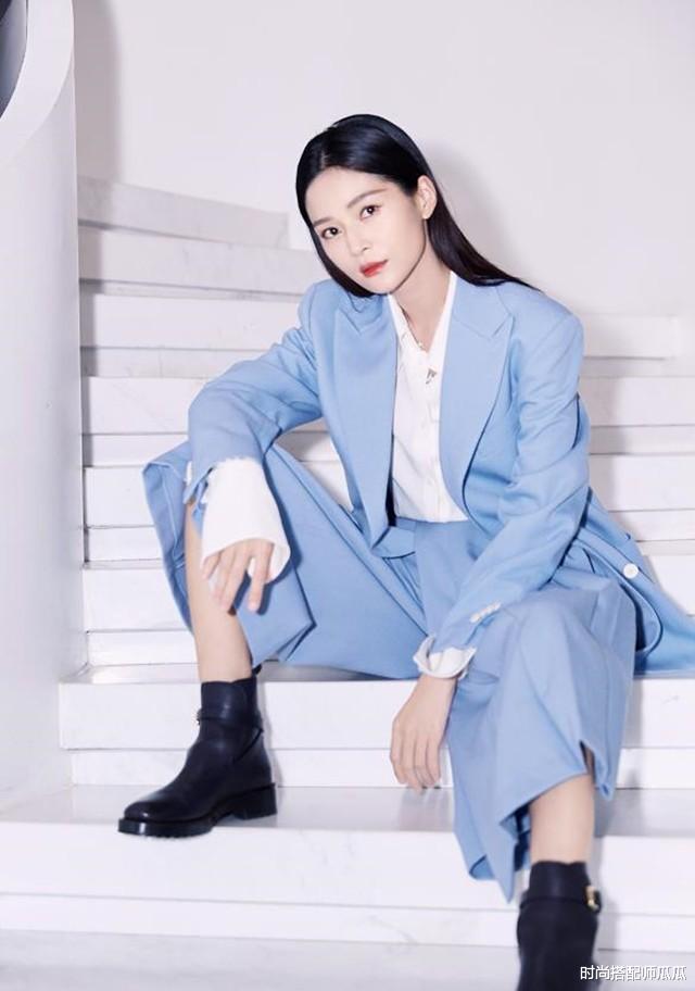 时尚搭配师瓜瓜|建议45岁的女人少穿一身花！这3种“简约色”才真高级，穿上准美