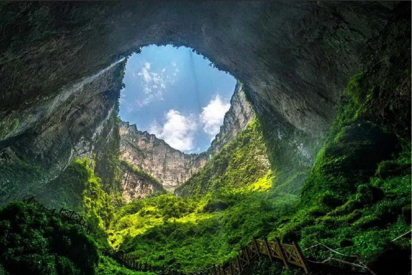  地球上不寻常、而神秘的洞穴