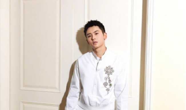 赵薇|娱乐：2021被女人“拉下神坛”的九大男星，一个比一个“渣”