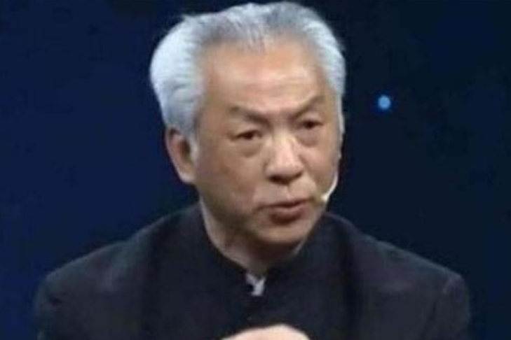 颜夕趣史 男子带免死金牌去鉴宝，声称是传家宝，专家：胆子真大