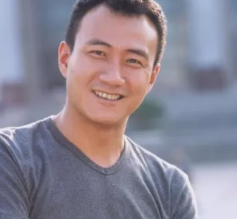 玄风命理|这十种面相的男人,富贵双全,为大吉大利之相!