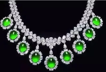 明星|知名女明星佩戴的翡翠价值连城？真的那么贵吗，许多人还不知道