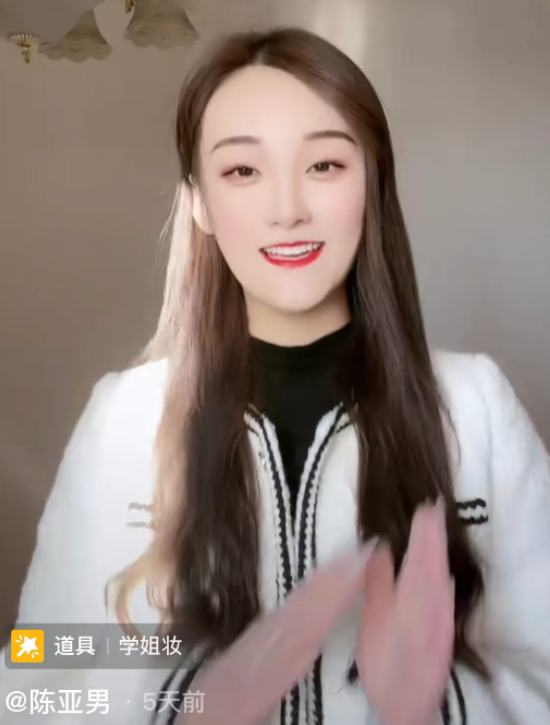 陈亚男|被指拿了500万分手费后，大衣哥儿媳陈亚男若无其事，自娱自嗨