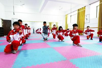 光明网视频 开展多彩社团活动 丰富校园文化生活