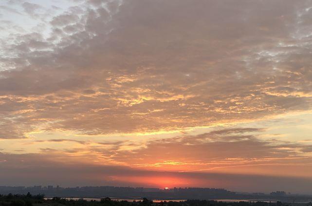 行星 老人说：“九紫火当空，越慢越受穷”，啥意思？九紫指的是啥？