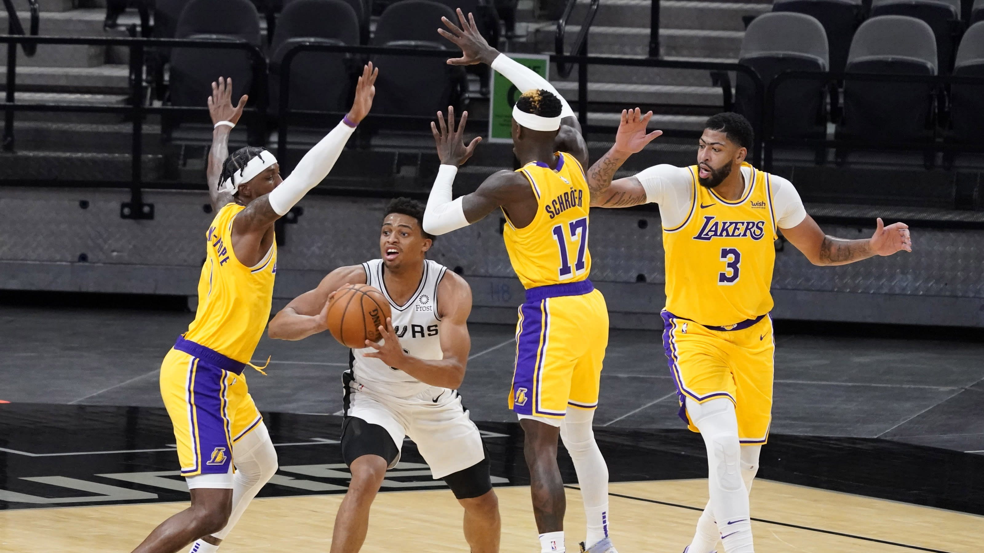 籃網(wǎng)隊(duì)|美媒建議湖人魔術(shù)5換1交易：魔術(shù)鐵塔輔助詹眉，塔克小卡上貨架