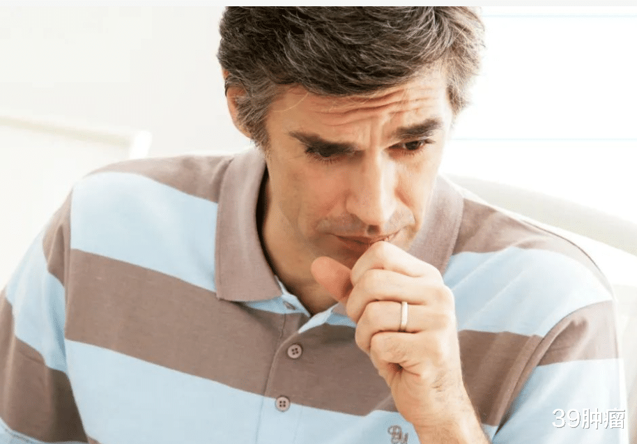 39肿瘤|男子误认为防晒不当，1个月后确诊肺癌！医生：身体2处发黑，趁早检查