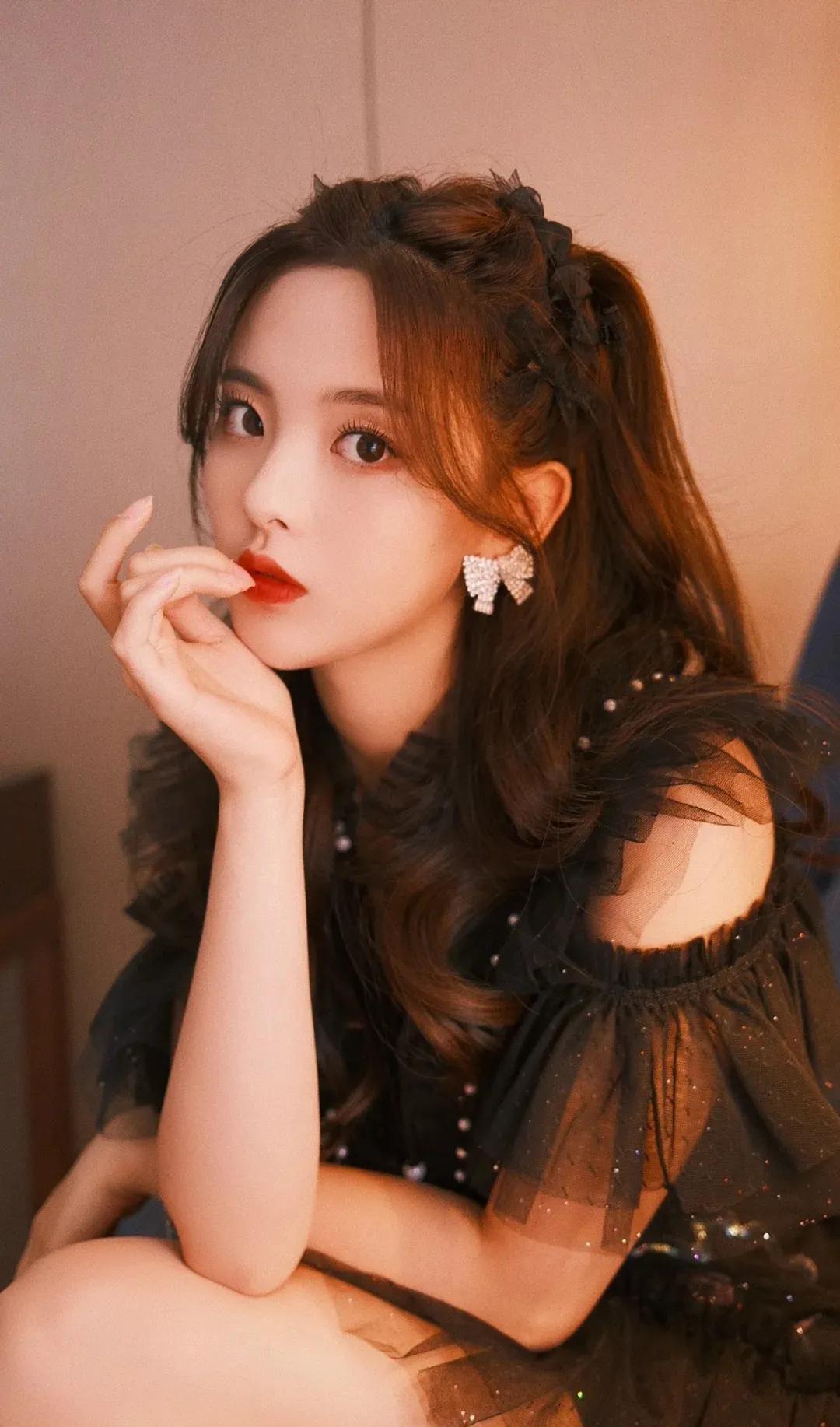 杨超越|女星杨超越直播关闭打赏功能,直言赚的比你们多,被赞真实不做作