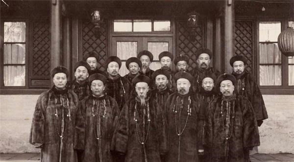 阳光语言矫正说|清政府官员到底有多累？上班上朝不太累，下了班却要人命