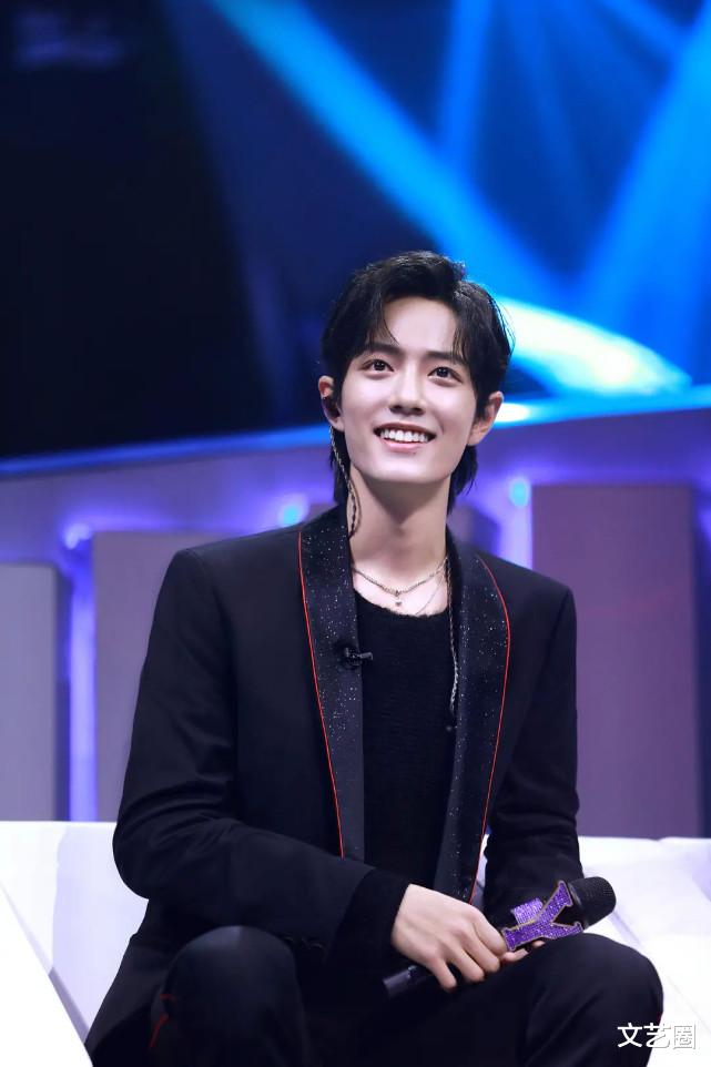 肖战|肖战被质疑种发际线，网友从工作室扒出不同时期照片发现额头变化明显