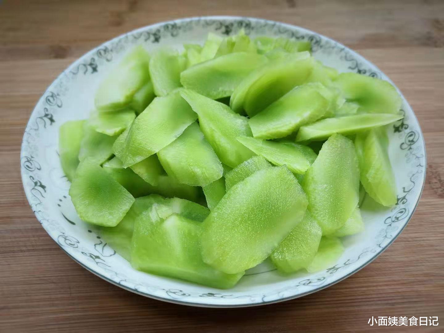 莴苣|李时珍称它“千金菜”，叶酸含量高，爽口还便宜，老人孩子要多吃