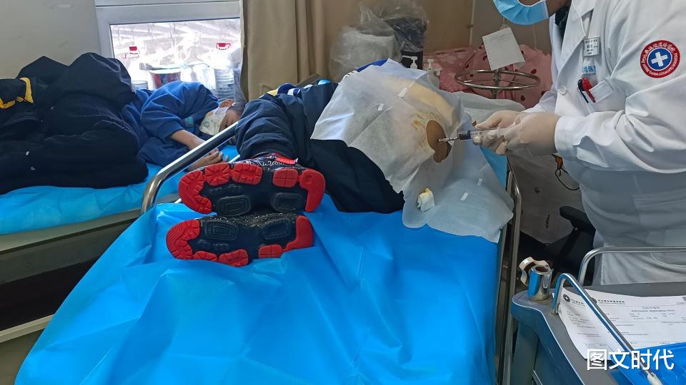 图文时代 小伙毁掉婚约娶青梅竹马的姑娘，谁料生下儿子却出事了：我不后悔