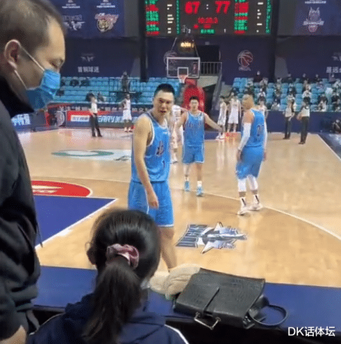 翟曉川|對(duì)罵首鋼球員女記者身份曝光！黑歷史被扒，朱彥西翟曉川難逃重罰