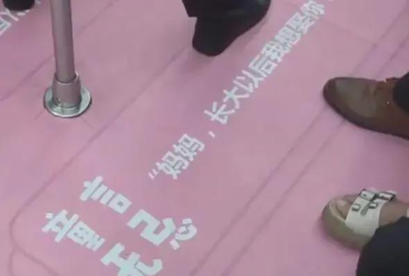 狄莺|59岁男星当众强吻女儿，公开支持儿子吸毒：这次他终于凉了！