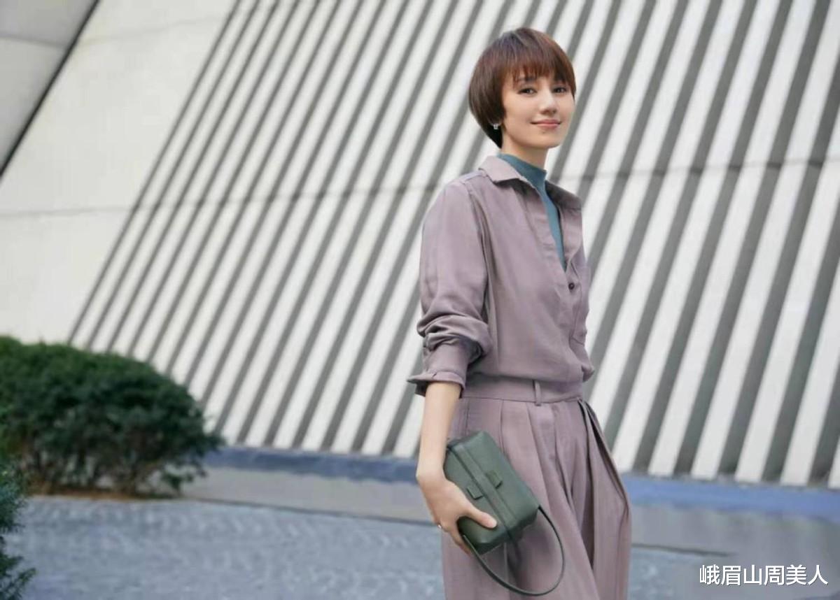 峨眉山周美人|?夏天穿阔腿裤，该怎么搭上衣？看袁泉亲身示范，优雅减龄超洋气