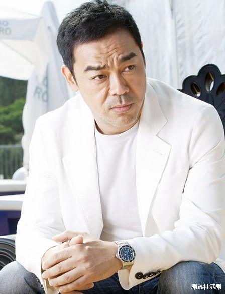 刘青云|羡煞旁人!影帝刘青云携妻街头十指紧扣看医生,结婚23年爱得痴缠