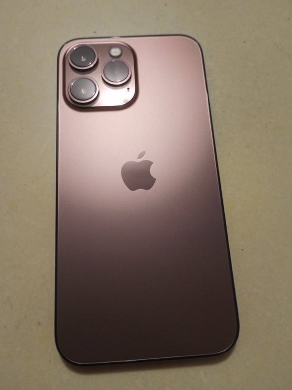 iphone13|iPhone 13 Pro原型机曝光：外观变化不大 后摄模组依旧凸起