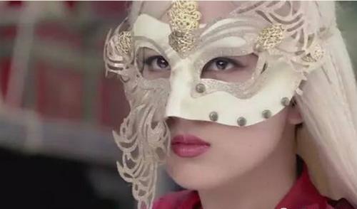 成毅|戴带面具的神秘女子颜值PK，其中一位有些消化不良