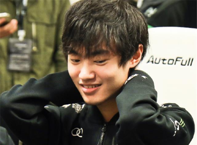 塔琳|左手“变脸”如此纯熟？Tian加入前：跟zhuo兄弟LOL，之后：饭桌