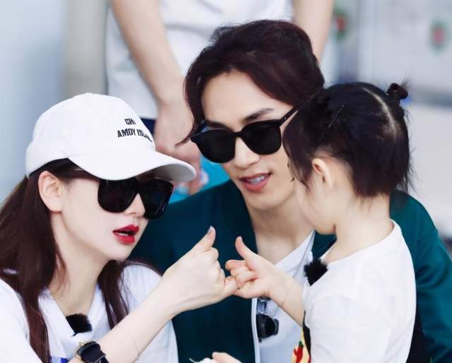 90后女孩一场梦|曾被嘲“软饭男”甘愿活成戚薇背后的男人,他付出了太多