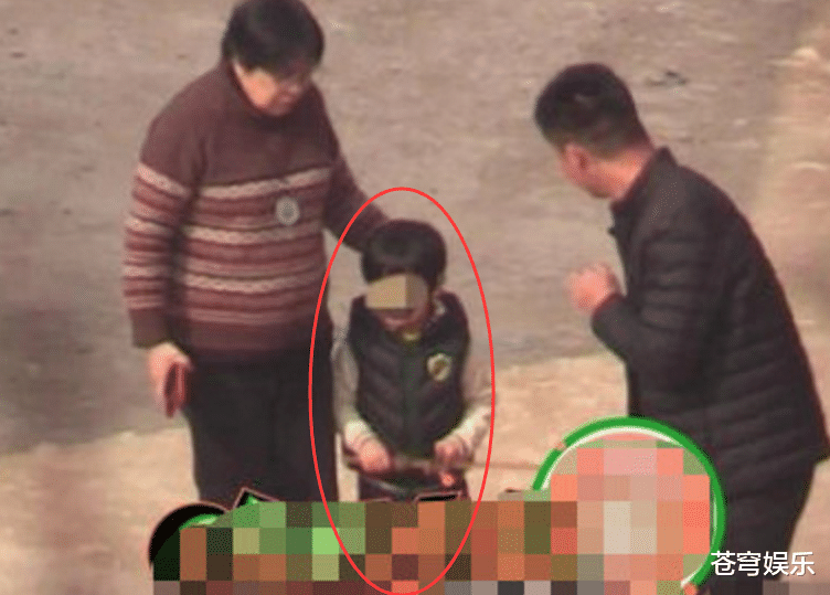 小海绵|小海绵探班baby被拍，圆圆后脑勺太萌，“暴风成长”4岁身高突出