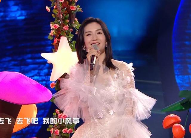 跨年晚会|跨年晚会12位明星遭遇尴尬，暴露娱乐圈三大真实现状