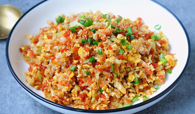 炒饭|春天来啦，“无米炒饭”赶紧做起来，低热量又饱腹，小肚子吃没了