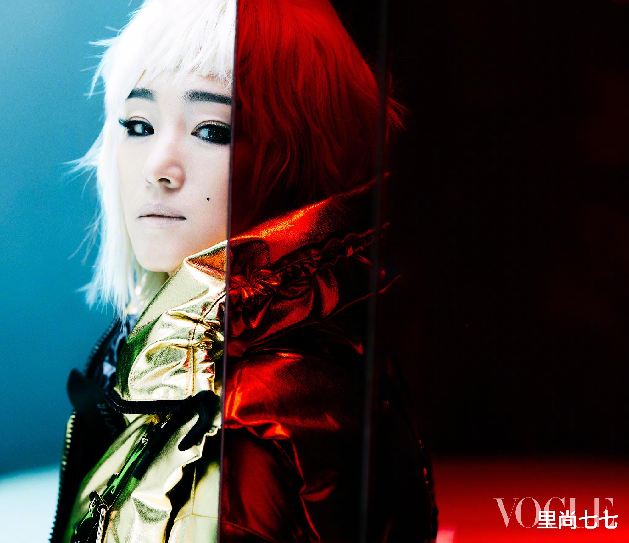 巩俐|巩俐首次玩杀马特翻车！200件高定败给狗啃刘海，一字眉兀似假人