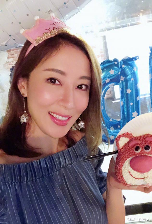 发型|?被男生公认为不好看的4种脸型，化妆也很难变美，希望你一个不中