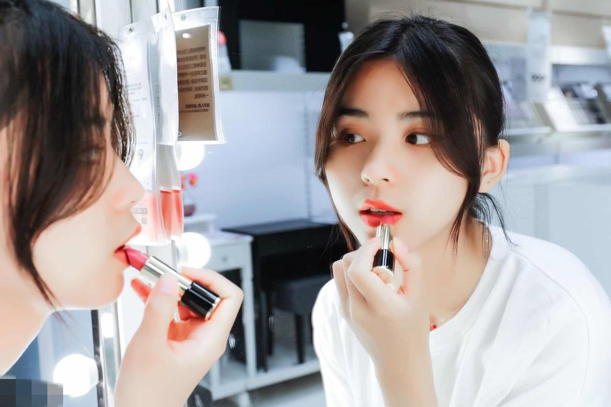 小爱|从小爱打扮和从小不爱打扮的女孩，长大后差距有点大，家长要重视