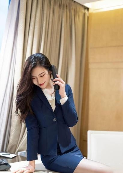 穿衣搭配|OL职业装，西装外套+包臀短裙，一双高跟鞋让你轻松驾驭职场风