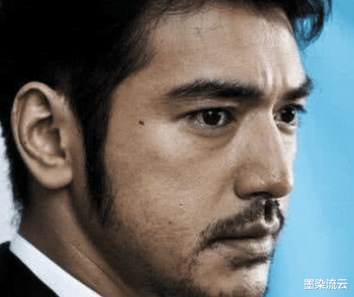 胡歌|男明星留胡子堪比整容，胡歌男人范十足，肖战就像做了整容手术