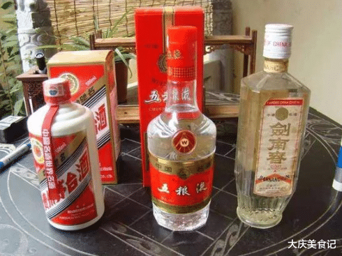 废钢 为啥五粮液用透明瓶子装，名声赫赫的茅台却不行？内行告诉你真相
