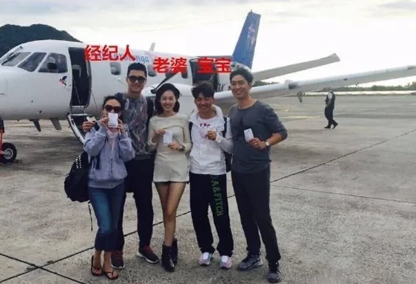 王宝强|王宝强又有新恋情了？女子晒出亲密合照，还配上暧昧文案！