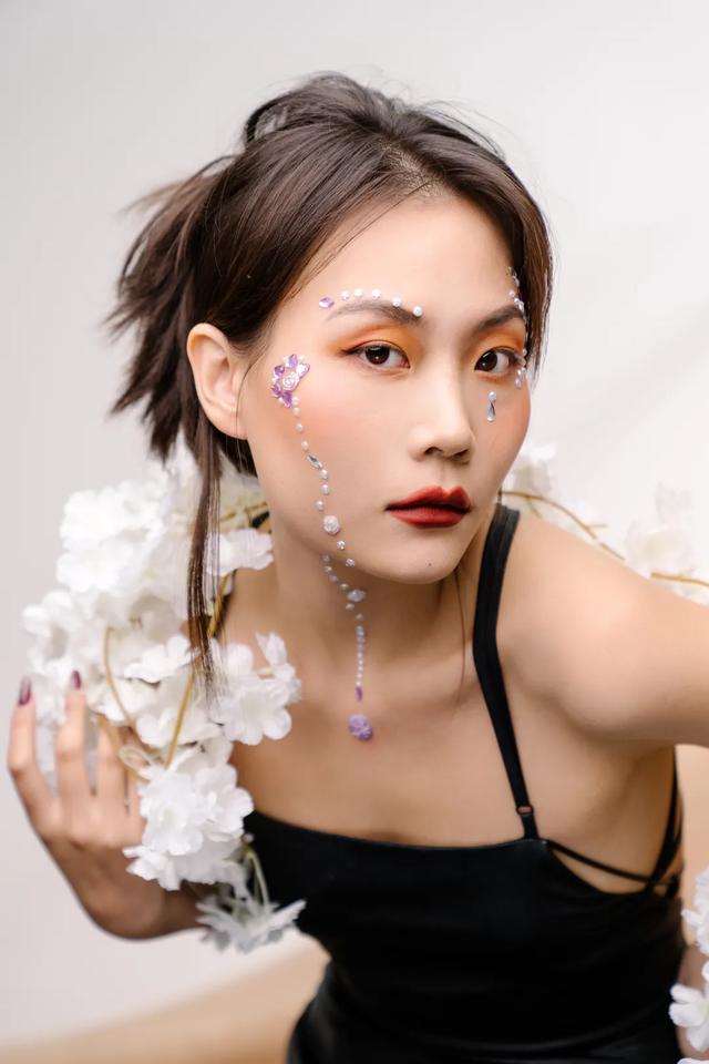 医美 女明星人手一个！眼线贴火出圈了？这期美妆贴纸种草请收好