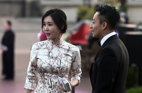 BiuFashion|王石的女人真会穿，正装上身气场十足，独当一面的风范挺撩人