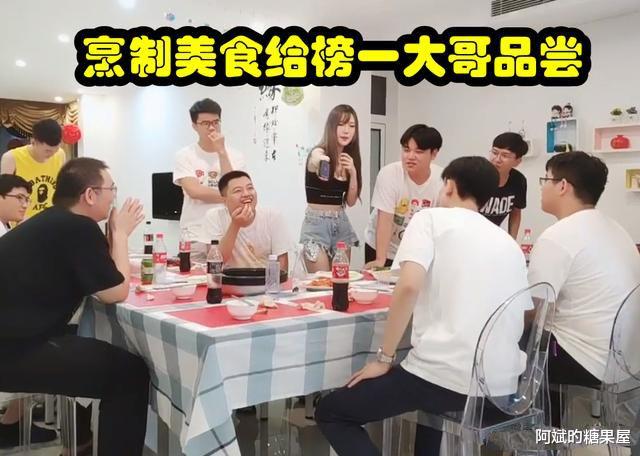 |腐团儿“榜一”现身，线下约见高规格招待，网友：年龄差距有点大