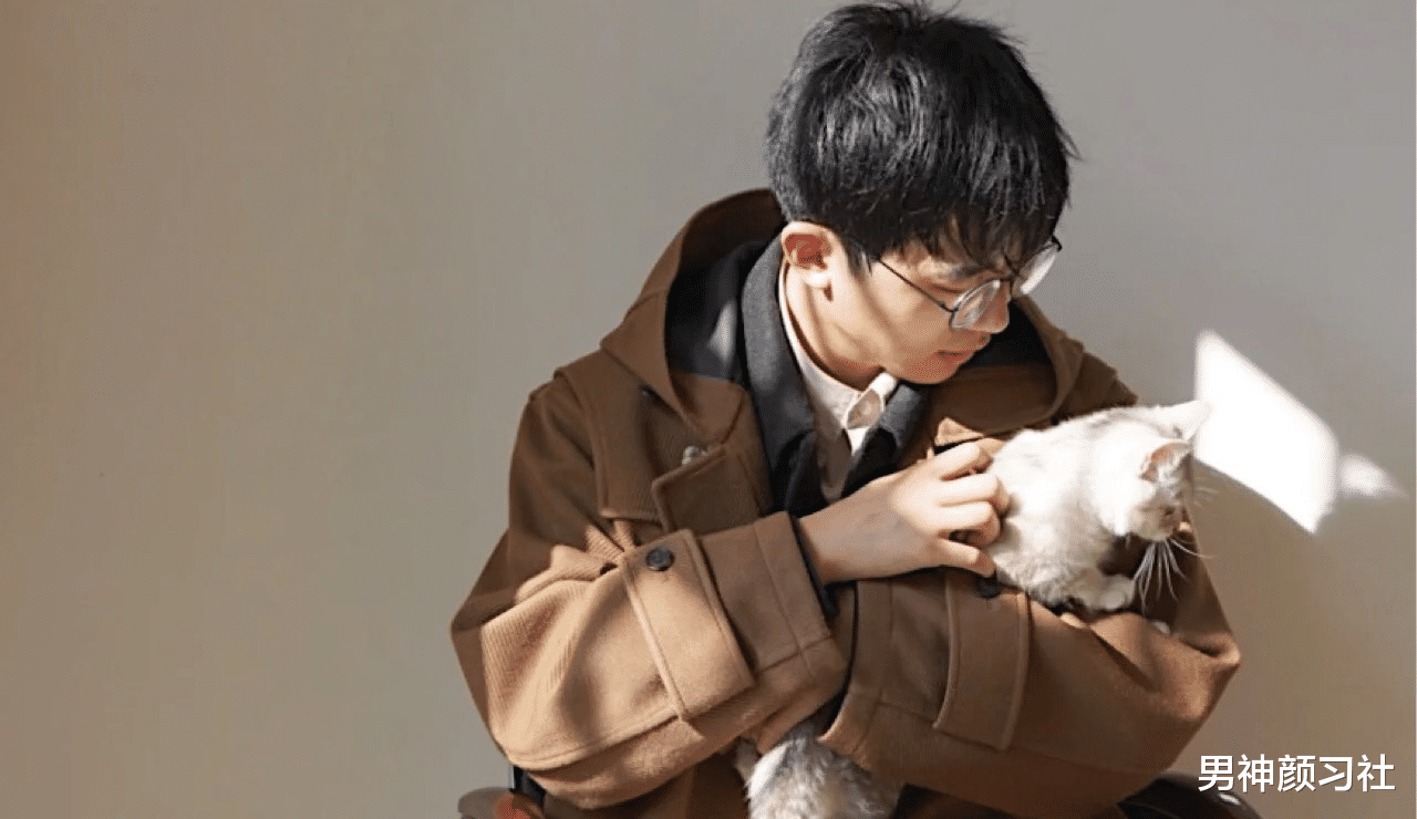 男神颜习社 大地色，现代成熟男士的主场色，约会首选搭配