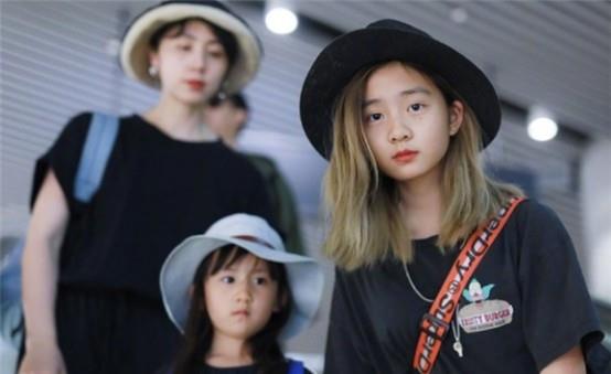 黄忆慈|黄磊小女儿引争议，才7岁就挂耳染、做美甲，比黄多多还叛逆？