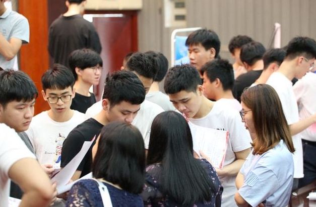 红莲少年|高薪招诚清北毕业生当老师?内蒙古对教育无比重视!