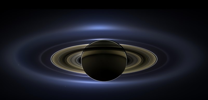 土星有一个模糊的核心,分布在行星直径的一半以上