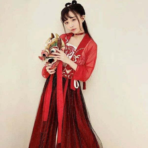 汉服资讯古装文化|有被奥运会上的中国红惊艳到？其实，汉服红黑配色同样耀眼又霸气
