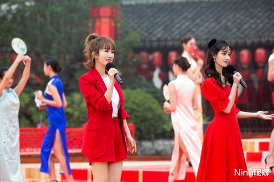 傅菁|李念现身名媛聚会！瘦太狠穿露脐装靠边站秀身材格格不入，五官撞脸薇娅