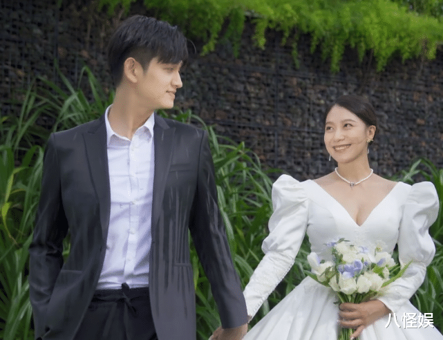 薇娅|马可王丹妮罕合体秀恩爱，夫妻俩烟花下甜蜜亲吻，互相投喂好幸福