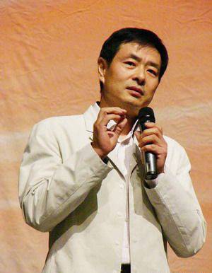 许敏|刘德华与白宇、阿云嘎等人一起参加航天活动,在海报上没有站C位