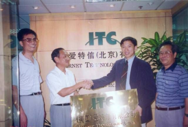 搜狐|他竟然沦落到跟网红抢饭吃？！