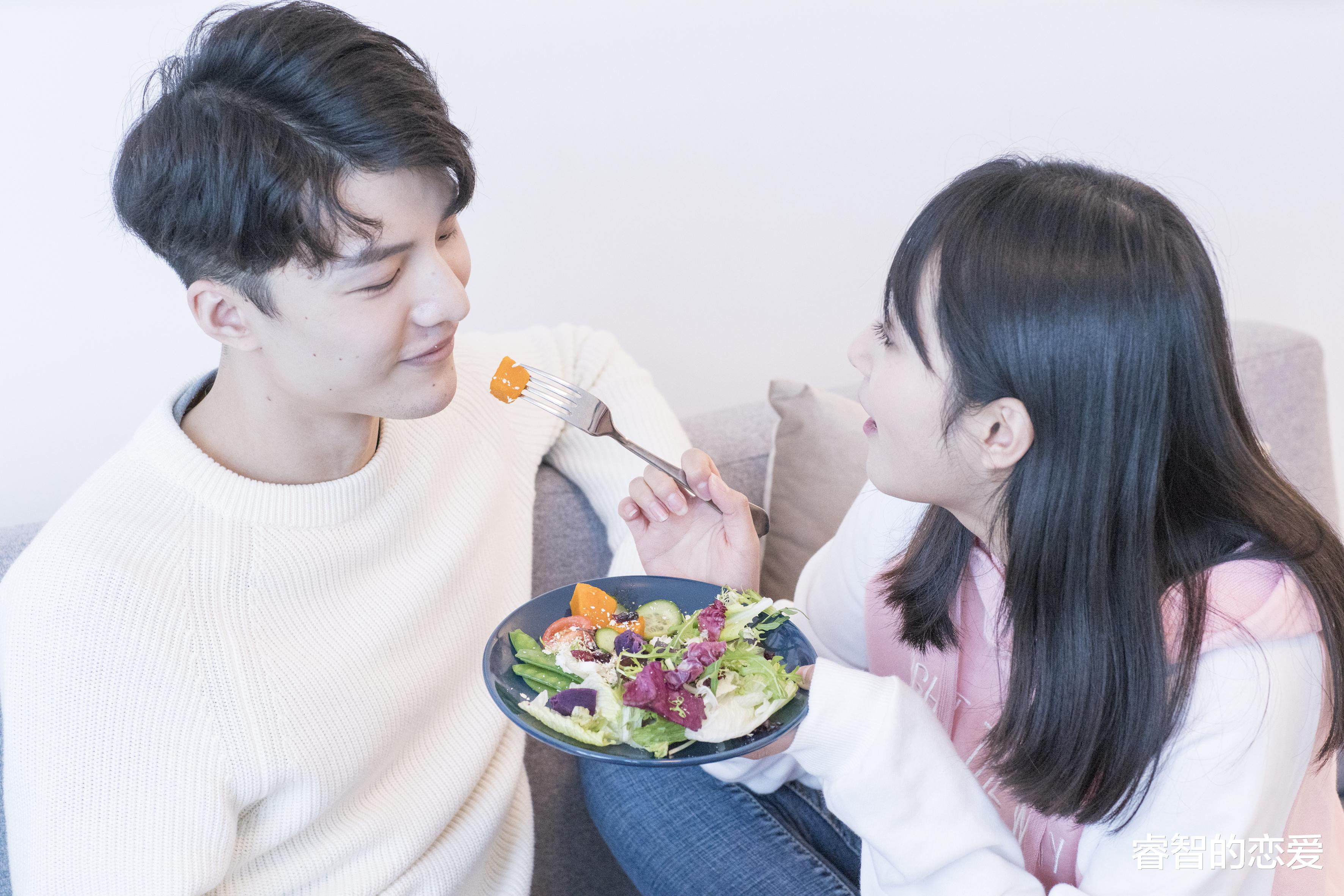 睿智的恋爱|男多女少的时代,男生越来越不主动,女生反而比男生更主动