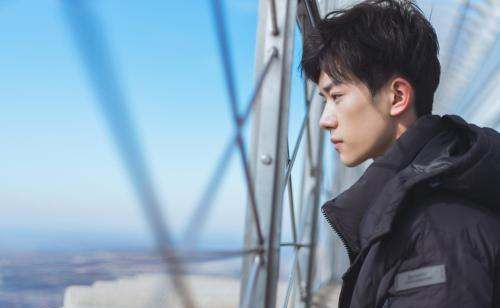 易烊千玺|吴京透露易烊千玺伤情，恢复情况让人忧，难道他的星路就此终结？