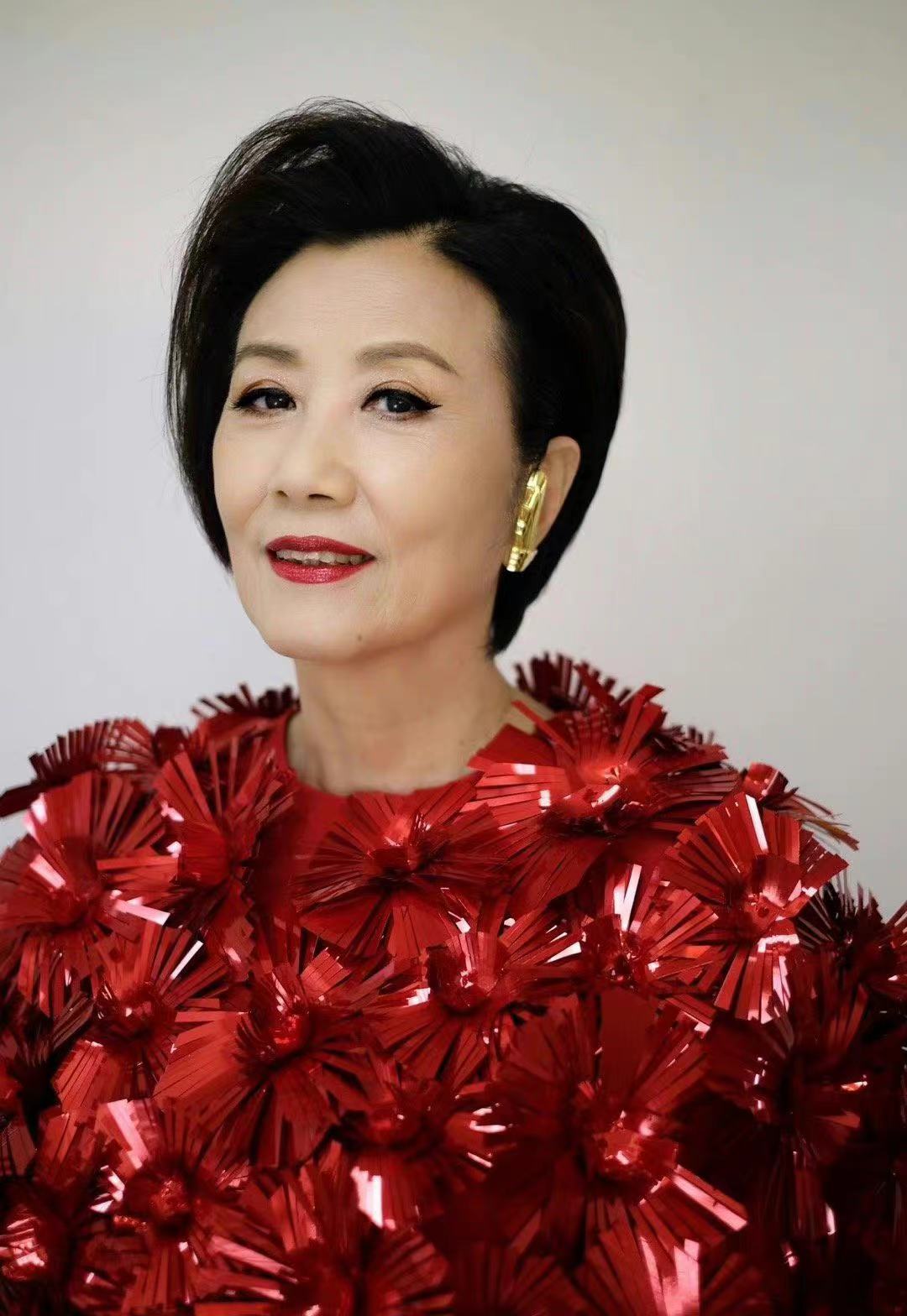 汪明荃|阿姐汪明荃,为TVB服务50年的金牌主持,值得钦佩